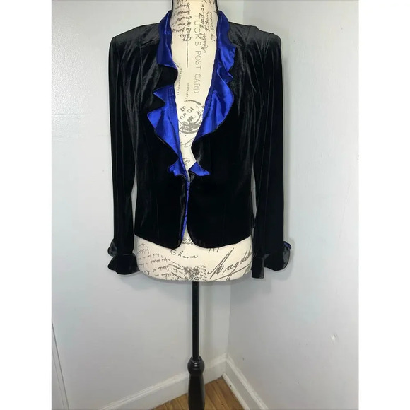 K petite, 8P, crush velvet long trumpet sleeve ruffle collar, satin crop jacket - Picture 11 of 12
